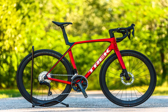 Új Trek Madone SL 6 Gen 8 (M/L) 2026/2027 Di2 full karbon országúti kerékpár 
