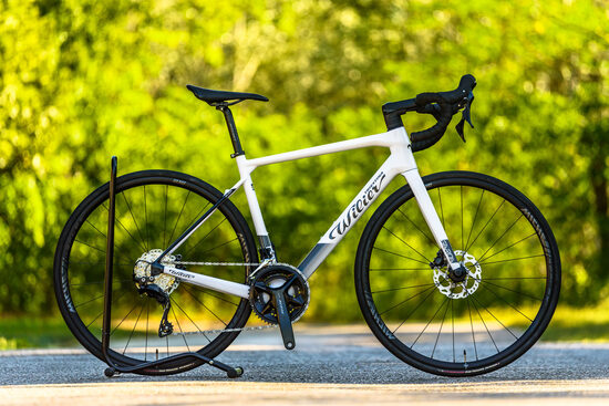 Új Wilier Garda 105 (M) full karbon országúti kerékpár 