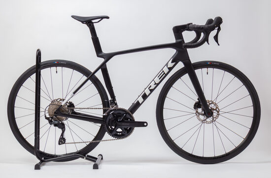 Új Trek Madone SL 5 Gen 8 (M) full karbon országúti kerékpár 