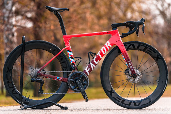 Factor Ostro V A M (52) full karbon országúti kerékpár 