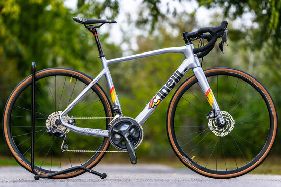 Cinelli Superstar Ultegra Di2 (M) full karbon országúti kerékpár 