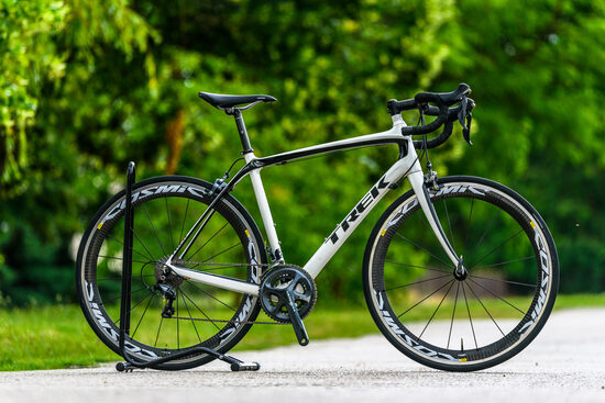 Trek Domane 4.7 (56) full karbon országúti kerékpár 