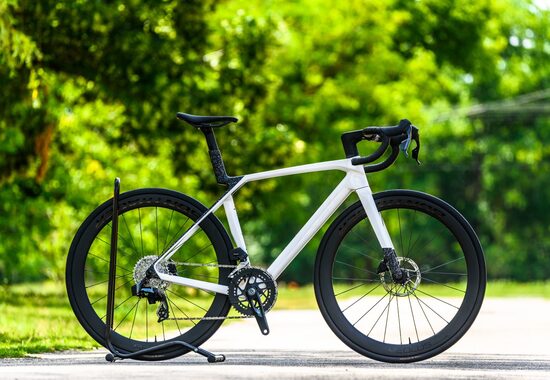 Új Trek Madone SL 6 Gen 8 (M/L) 2026/2027 SRAM Rival AXS full karbon országúti kerékpár 