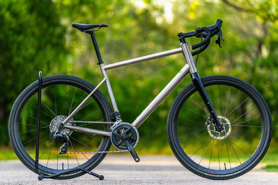 Triban GRVL 900 (XL) SRAM Rival AXS titániumvázas gravel kerékpár 