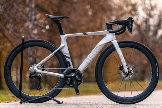 Tifosi Auriga 105 Di2 (S/M) full karbon aero országúti kerékpár 