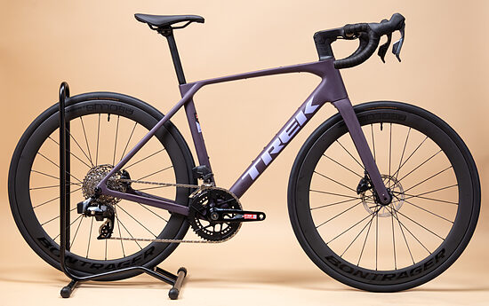 Trek Domane SL6 AXS Gen 5 2027 (M) full karbon országúti kerékpár 