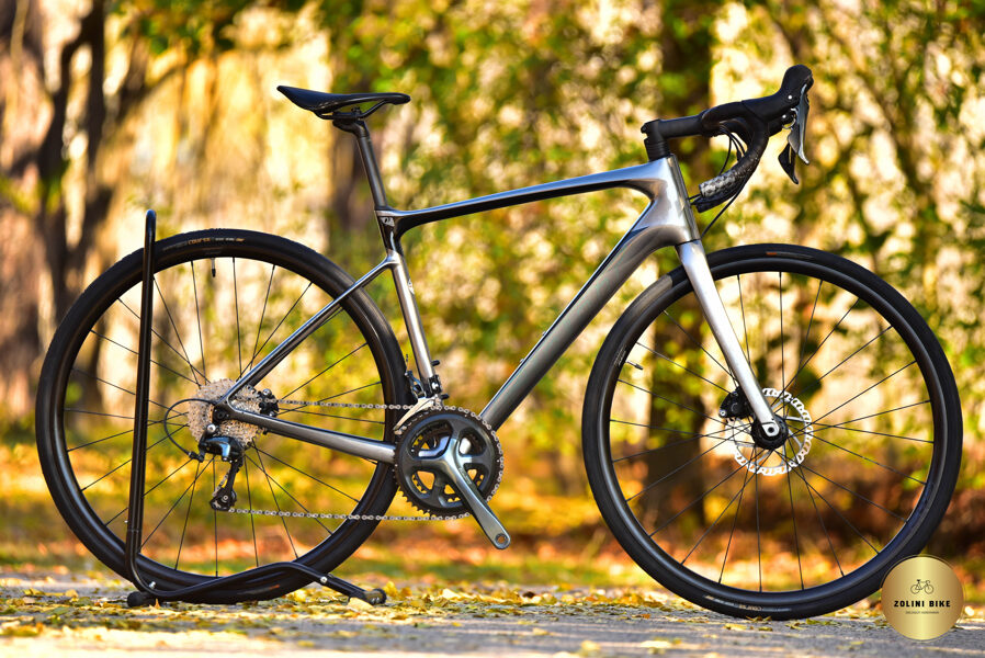 Giant Defy Advanced 3 M-es full karbon országúti kerékpár 